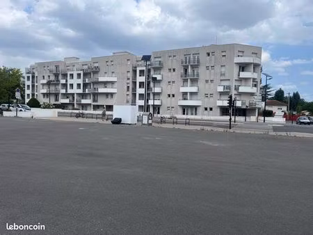 t2 51m² + balcon 9 m² avec parking –