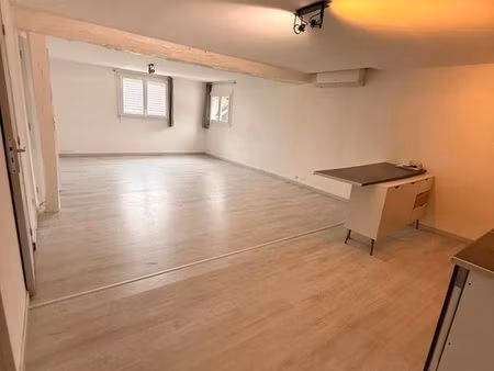 t2 au centre-ville de donnery  immeuble au calme  toutes charges comprises  wifi