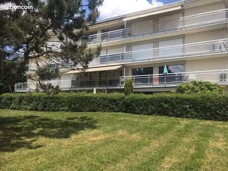 beau f2 meublé avec terrasse