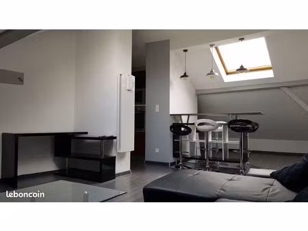 loue appartement meublé tout confort au 3ème étage rénover en 2017 grand espace sous les c