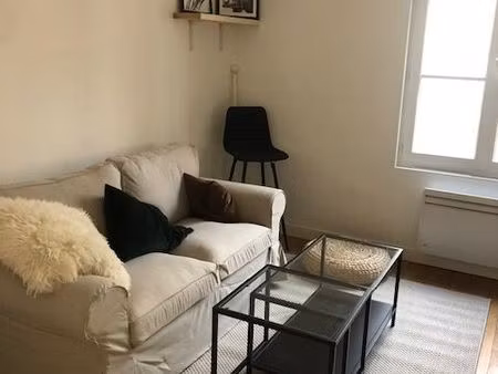 t2 meuble de 30 m2  centre ville  640 charges comprises