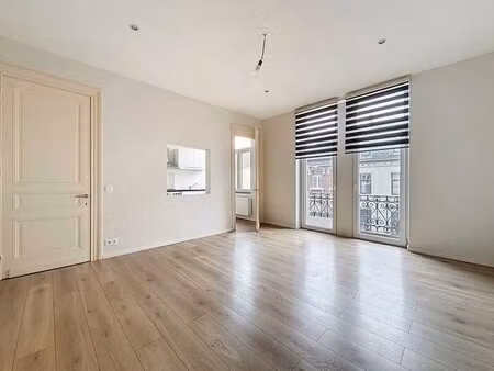 charmant appartement rénové avec soin dans une maison de maî
