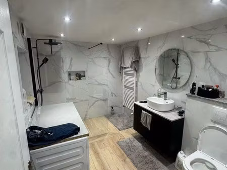 maison avec deux garages et jardin en location