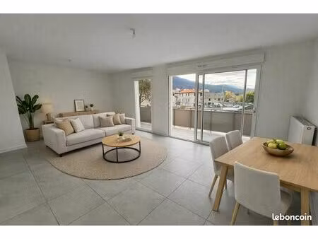 à 800 m de la place du marché de poisat – t3 récent avec grand balcon