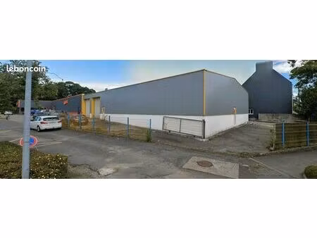 local commercial/entrepôt de 525 m² – emplacement stratégique à landivisiau