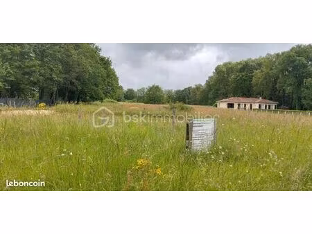 terrain 3 500 m² ecuras