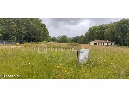 terrain 3 500 m² ecuras