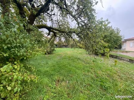 terrain constructible 438 m² – ruelle (quartier calme)