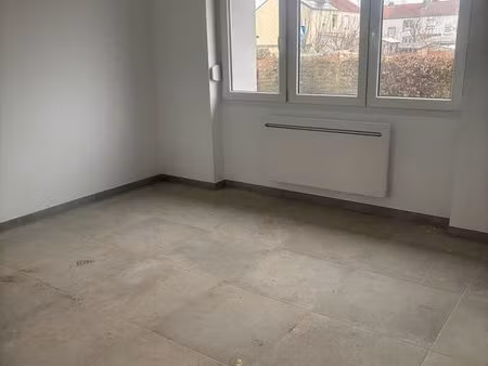 location f2 appartement sous sol complet