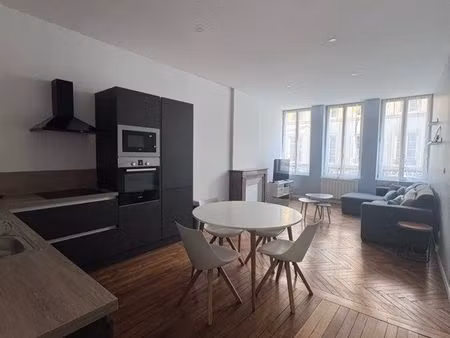 logement meublé rénové en hypercentre
