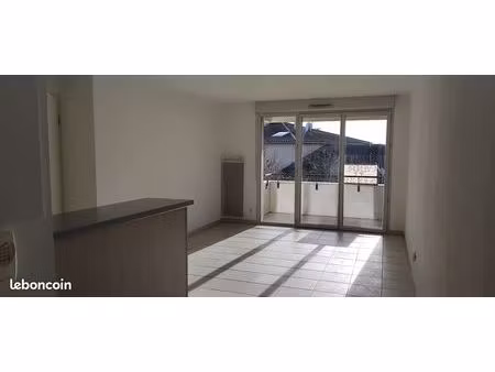 particulier vend t3 avec loggia et parking