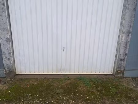 parking/box 13 m² laval