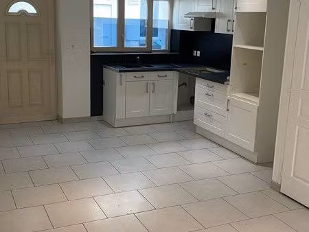 maison mitoyenne quartier château avec cour