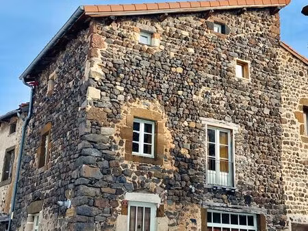 location maison de village