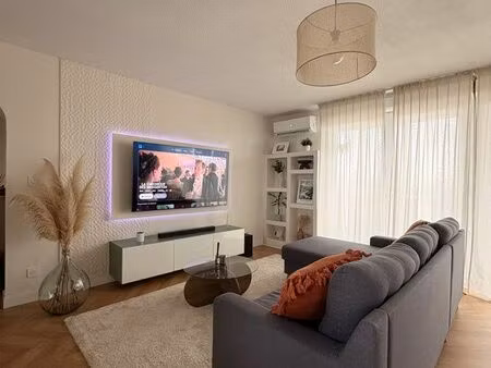 t3 entièrement rénové avec balcon aménagé 24 m² et clim — parking sécurisé