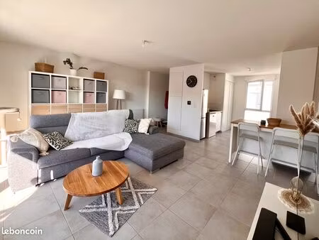 grand appartement lumineux 4 pièces – 93 m² avec balcon  proche la vache