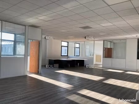 bureaux 326 m²