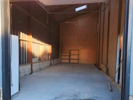 local dépôt hangar