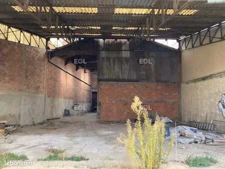 local industriel 590 m²