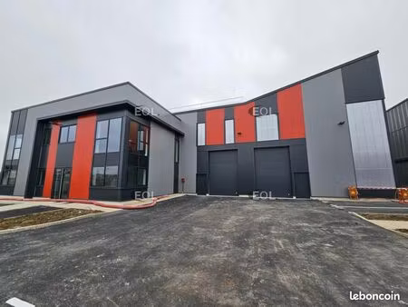 local d'activité 1 678 m²