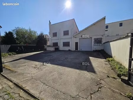 local d'activité 473 m²