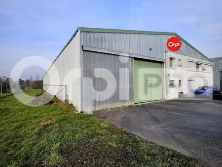 local d'activité 1 823 m²