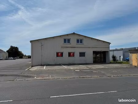 bureaux  local commercial 565 m² saint lo