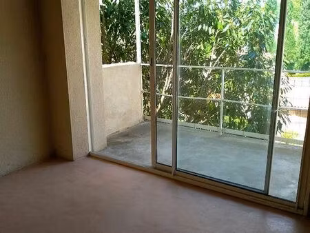 maison de village en pierre et son jardin