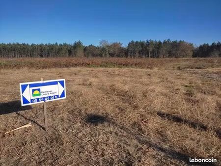 terrain 640 m² laluque