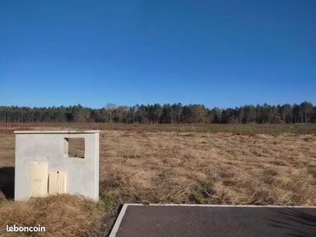 terrain 806 m² laluque