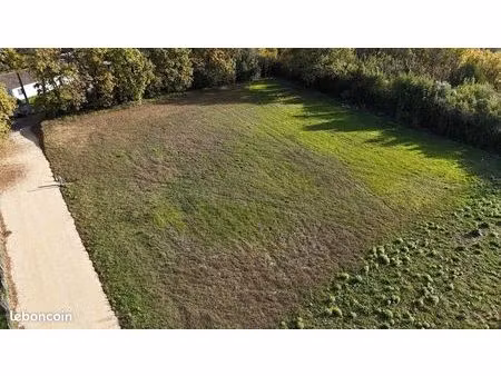 terrain 1600 m² tabanac