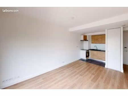 à louer – t2 rénové avec entrée privative – rez-de-jardin – quimper cap horn