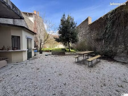 maison de ville 11 pièces 230 m²