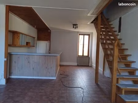 maison de ville a louer a levet 18340