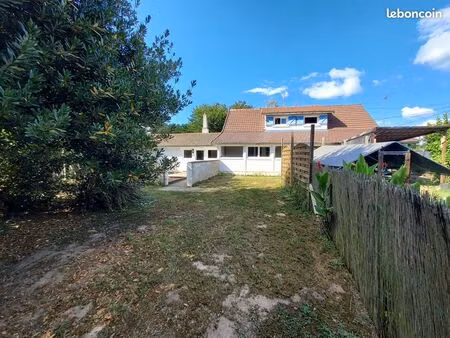 maison de 180 m2 avec garage double et abri pour voiture et dépendances. maison actuelleme