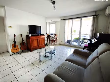 baisse de prix - t4 lumineux de 85 m² – grenoble europole – terrasse & garage double