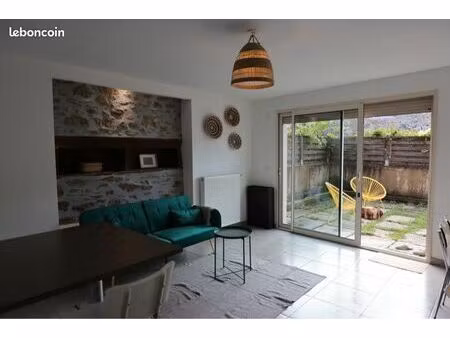 location studio meublé