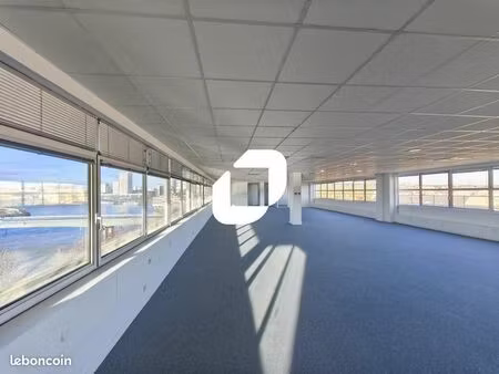 bureau 827 m²
