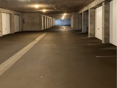 place de parking en sous-sol sécurisée