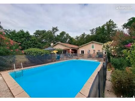 maison t4 avec piscine  garage  jardin clôturé