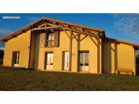 grande maison entièrement modernisée 135 m2 habitables dont 90 m2 aménagés. surface totale