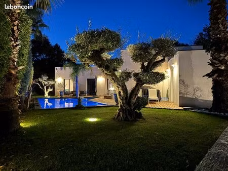 villa contemporaine avec piscine et spa aux prestations haut de gamme