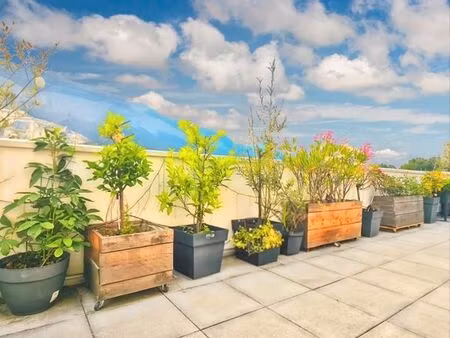 magnifique t3 dernier étage  grande terrasse  climatisé  bbc