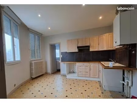 t3 de 86 m2  très lumineux avec balcon  parking et garage privé  pouilly-sur-loire