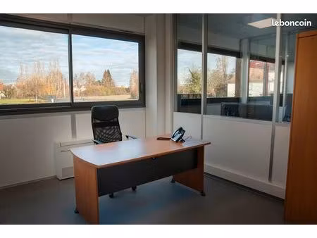 loue bureau meublé