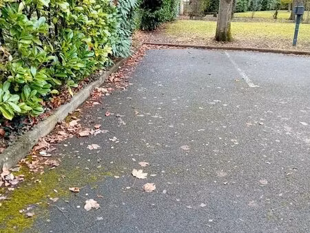 loue place de parking exterieur rue rabelais