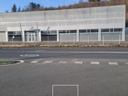 local d'activité 900 m²