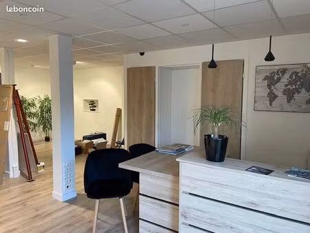 local commercial de 50 à 133 m2 axe passant