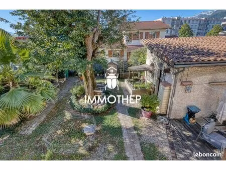 propriété 6 pièces 220 m²