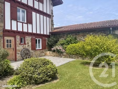 maison 7 pièces 234 m²